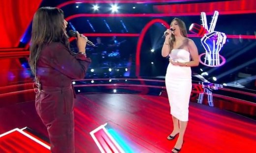 The Voice: Το αυθόρμητο ντουέτο της 17χρονης Άννας με την Έλενα Παπαρίζου στο «Αν με δεις να κλαίω»