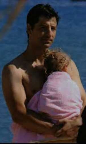 Σάκης Ρουβάς: Βουτιές στη Μύκονο με την Αναστασία