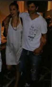 Σάκης Ρουβάς: Βουτιές στη Μύκονο με την Αναστασία