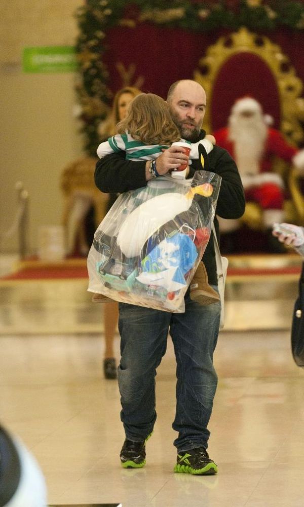 Μπάμπης Στόκας: Αγκαλιά με την κόρη του!