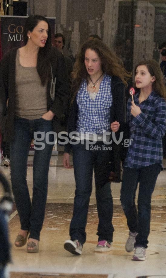 Εύη Άδαμ: Για ψώνια με τις κόρες της!