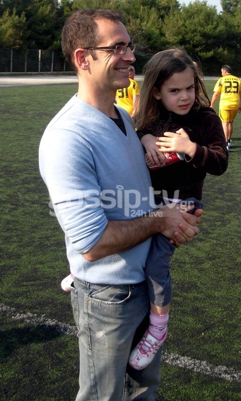 Στοργικός μπαμπάς ο Κώστας Κρομμύδας (φωτό)