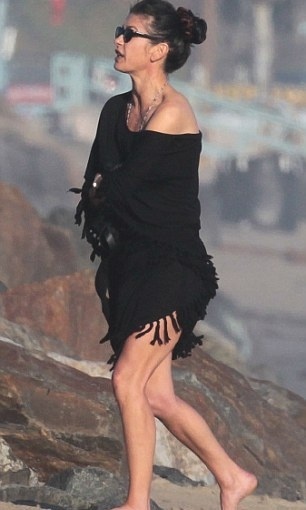 Catherine Zeta Jones: Με τα παιδιά της στην παραλία