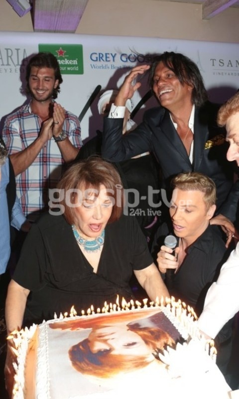 Η έκπληξη του Ψινάκη στην Μαίρη Χρονοπούλου για τα γενέθλιά της! (φωτό)