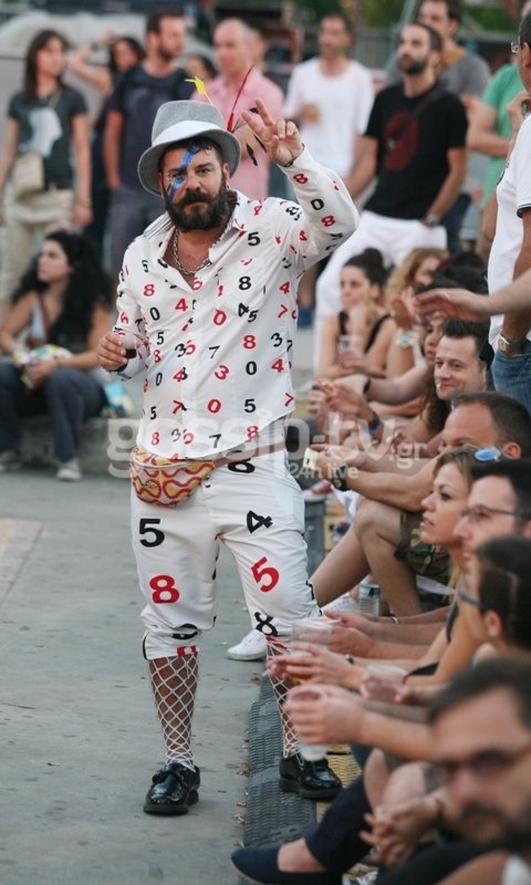 Αυτά είναι! Ο Μπογδάνος, η αγαπημένη του και το τρυφερό άγγιγμα κάτω από τη μπλούζα!