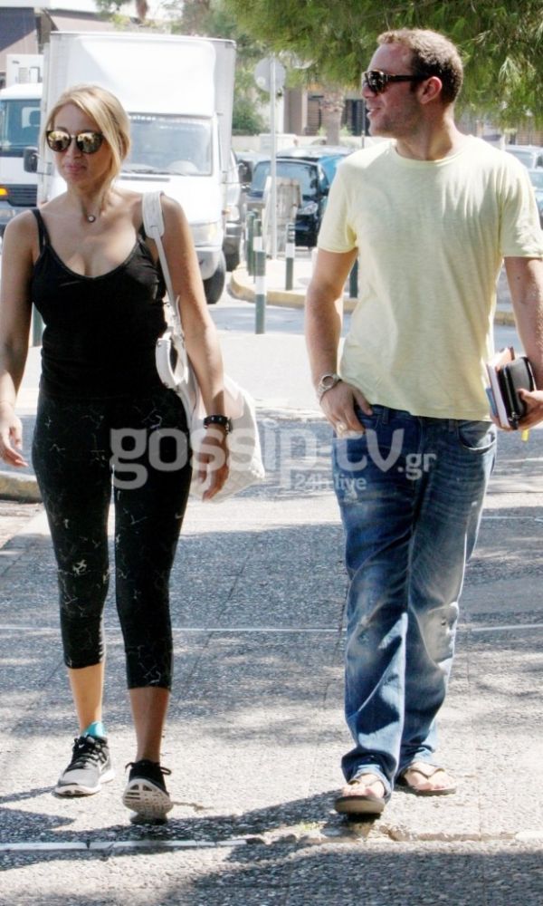 Με αθλητικό look η Σπυροπούλου στην Γλυφάδα