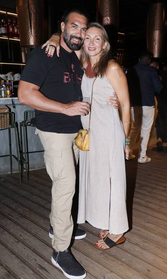 Φανή Χαλκιά Δεν είναι ότι το συγκεκριμένο φόρεμα είχε κάτι κακό, αλλά δεν είχε και κάτι καλό. Τελείως αδιάφορο βρε Φανή μου. Δεν τόνιζε κάπως το σώμα ούτε η γραμμή του, ούτε το χρώμα.