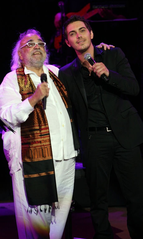 Όταν ο Ντέμης Ρούσσος συνάντησε τον Μιχάλη Χατζηγιάννη