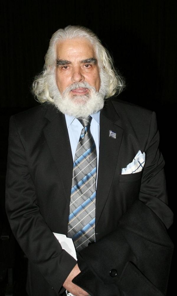 Κώστας Καρράς: Επιστροφή στο σανίδι