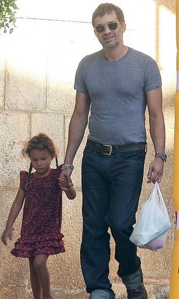 Ο Gabriel Aubry παραδίδει τα όπλα για τη Nahla