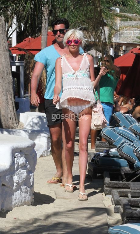 Δείτε την Τζούλια Αλεξανδράτου με brazilian στην Ψαρρού!