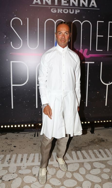 Λάκης Γαβαλάς: Ακόμα μια εκκεντρική εμφάνιση