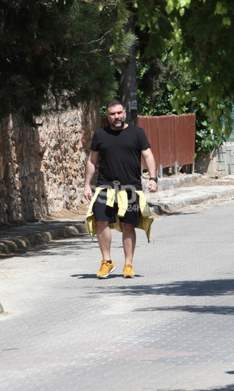 Αρναούτογλου: Στο Ηράκλειο χωρίς τη σύντροφό του Κατερίνα Κόκλα αλλά με την… 