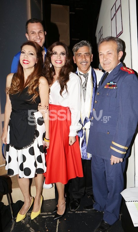 Πρεμιέρα για τη παράσταση «Μάνα είναι μόνο... ένας» στο θέατρο Αθηνά