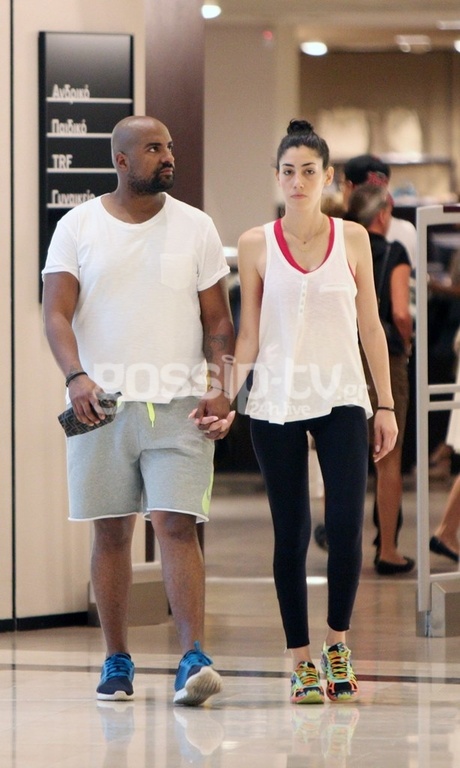 Ωχ, πως της λένε τώρα πως μας πέτυχε ο paparazzi και θα μαθευτεί ο έρωτάς μας;