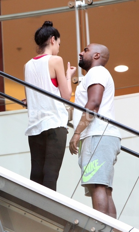 Ωχ, πως της λένε τώρα πως μας πέτυχε ο paparazzi και θα μαθευτεί ο έρωτάς μας;