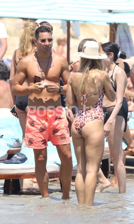 Μοίρασε... εγκεφαλικά στην παραλία η... 