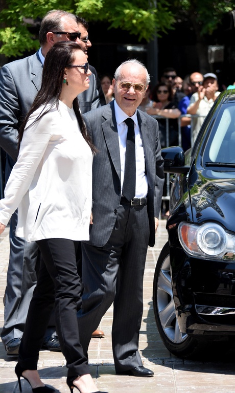 Ο αδερφός του Παύλου Γιαννακόπουλου, Θανάσης, προσέρχεται στον Ιερό Μητροπολιτικό Ναό Αθηνών