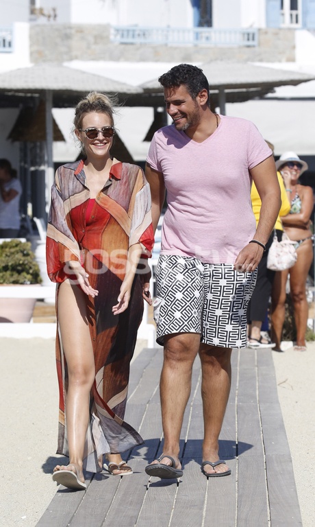 Δημήτρης Ουγγαρέζος - Ιλένια Ουίλιαμς: Οι διακοπές τους στη Μύκονο 