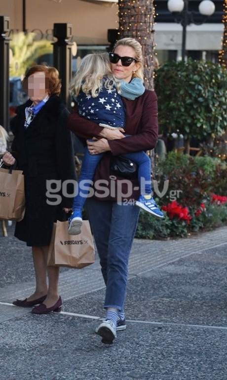 Βίκυ Καγιά: Βόλτα και αγκαλιές με την κόρη της Μπιάνκα!