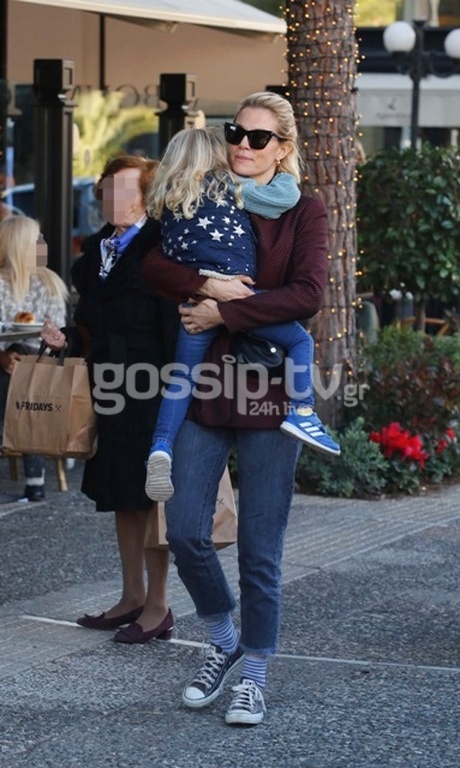 Βίκυ Καγιά: Βόλτα και αγκαλιές με την κόρη της Μπιάνκα!