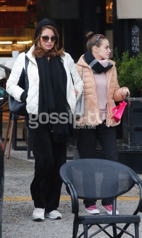 Γκερέκου – Βοσκοπούλου: Μαμά και κόρη βόλτα στη Γλυφάδα!