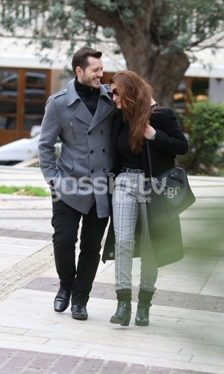 Μόλις μάθαμε ότι είναι ζευγάρι και άρχισαν και οι φωτογραφίες των παπαράτσι για τον έρωτά τους!