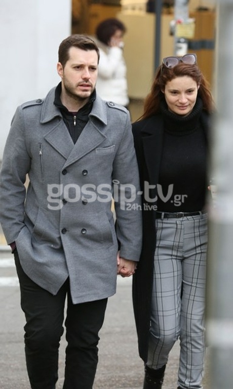 Μόλις μάθαμε ότι είναι ζευγάρι και άρχισαν και οι φωτογραφίες των παπαράτσι για τον έρωτά τους!