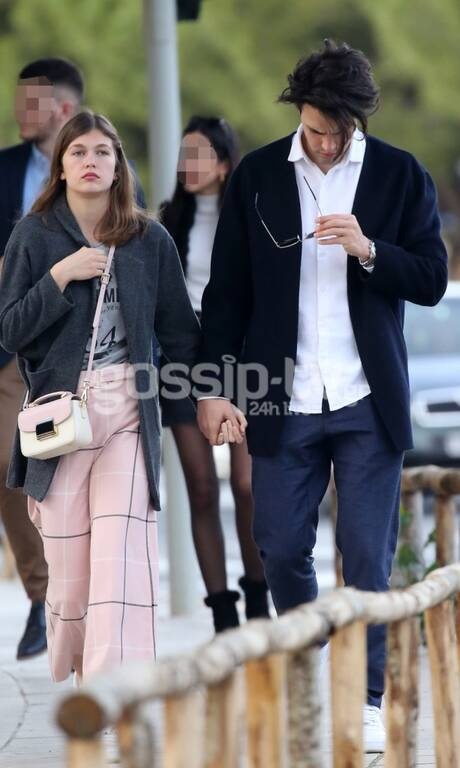 Τους τσακώσαμε αγκαλιά και χεράκι χεράκι στη Βουλιαγμένη