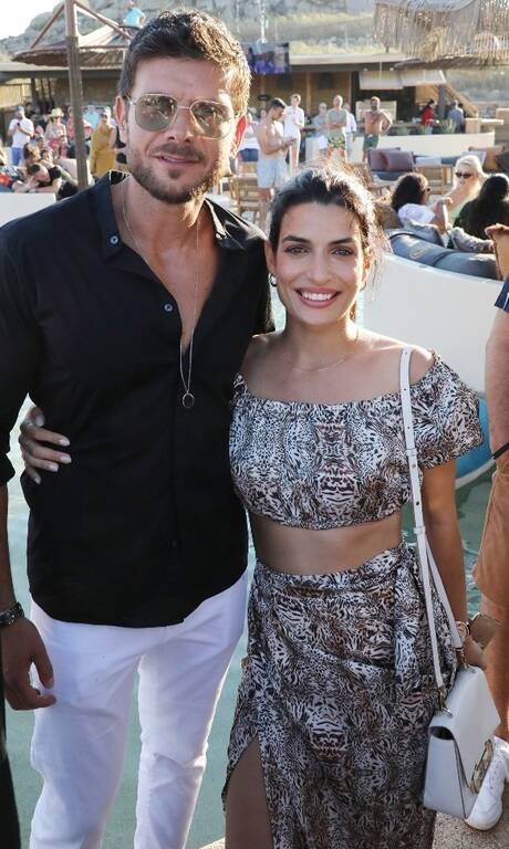 Τόνια Σωτηροπούλου Αν ψάχναμε ένα λεοπάρ σύνολο το οποίο να μην είναι κιτς, θα ήταν αυτό της Τόνιας. Τέλειο για νησί, για πόλη, για cocktails. Για τα πάντα.