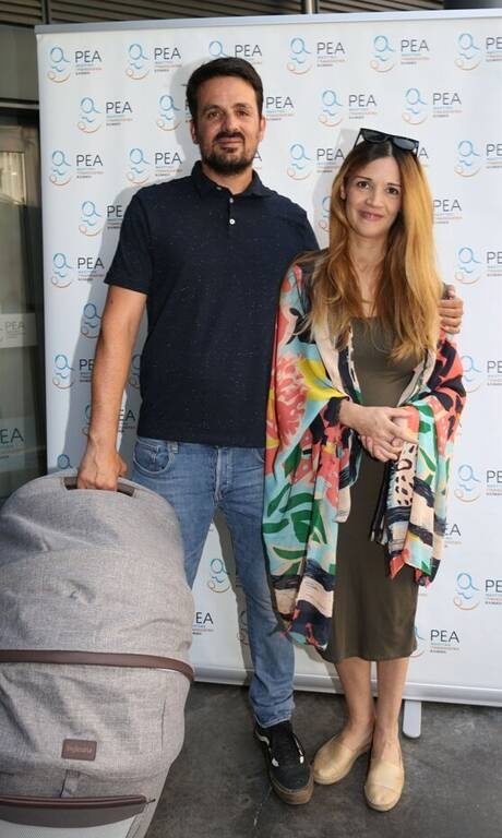 Iωάννα Παππά Αφού της έχουμε δώσει τις καλύτερες ευχές μας για το μωράκι της, οφείλουμε να της δώσουμε τα συγχαρητήρια μας και για αυτήν την τόσο casual και απλή εμφάνιση. Μπράβο!