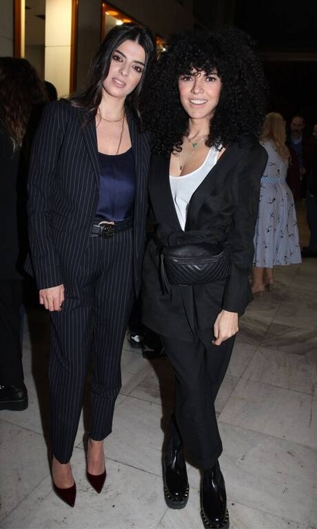 Μαρία Σολωμού Αυτή η lingerie πινελιά σε συνδυασμό με την belt bag δημιούργησε την τέλεια εμφάνιση. Την τέλεια, την ιδανική και την όχι too much για ένα θέατρο.