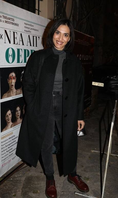 Μαρία Χάνου Το βραβείο της πιο ωραίας vintage εμφάνισης ανήκει χωρίς αμφιβολία στη Μαρία Χάνου. Η ηθοποιός του «Μην Αρχίζεις τη Μουρμούρα» πειραματίστηκε με τόνους του μαύρου και του σκούρου γκρι, επιλέγοντας για τα παπούτσια «σάπιο μήλο». Εύγε! Κομψότατη!