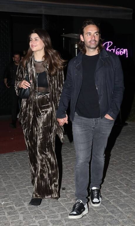 Δανάη Παππά Ένα πανέμορφο κορίτσι που δεν μας έχει συνηθίσει σε κακές εμφανίσεις, αλλά το συγκεκριμένο βελούδινο κοστούμι ήταν ένα λάθος. Της έδινε όγκο και ήταν πέρα για πέρα χειμερινό.