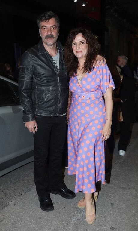 Αλίνα Κωτσοβούλου Η γλυκιά ηθοποιός που φέτος πρωταγωνιστεί στον «Σασμό», έβαλε το τέλειο φόρεμα για την εποχή. Σε pastel μοβ της λεβάντας, με μεγάλο πορτοκαλί πουά print ήταν κομψότατη και ανοιξιάτικη!