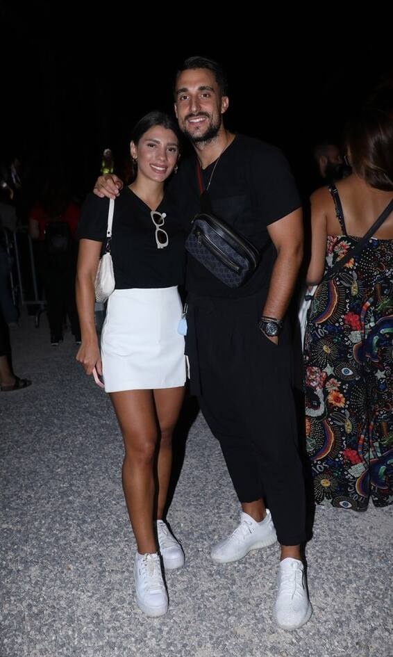 Μαριαλένα Ρουμελιώτη Μαριαλένα μου ένα τόσο απλό σύνολο πρέπει να έχει την τέλεια γραμμή για να πετύχει. Και δεν την είχε. Επίσης, αυτά τα sneakers είναι κάπως ξεπερασμένα. Ας δούμε και κάτι διαφορετικό!