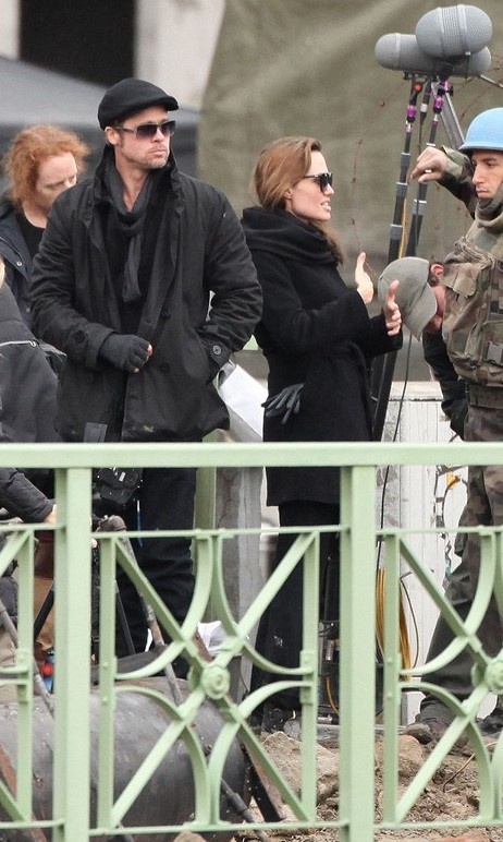 Ο Brad συνεχίζει τη φωτογράφηση