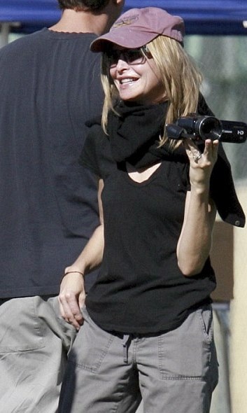 Ford και Flockhart πίσω από την κάμερα