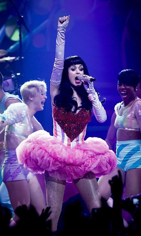 Video: Από την Πορτογαλία άρχισε η περιοδεία της Perry