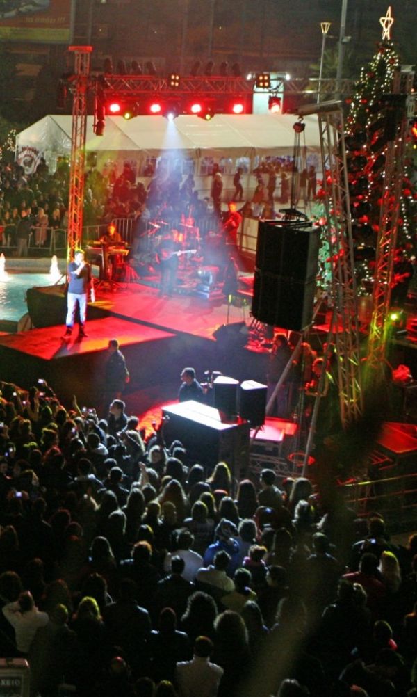 Ο Χρήστος Χολίδης «φέρνει» τα Χριστούγεννα