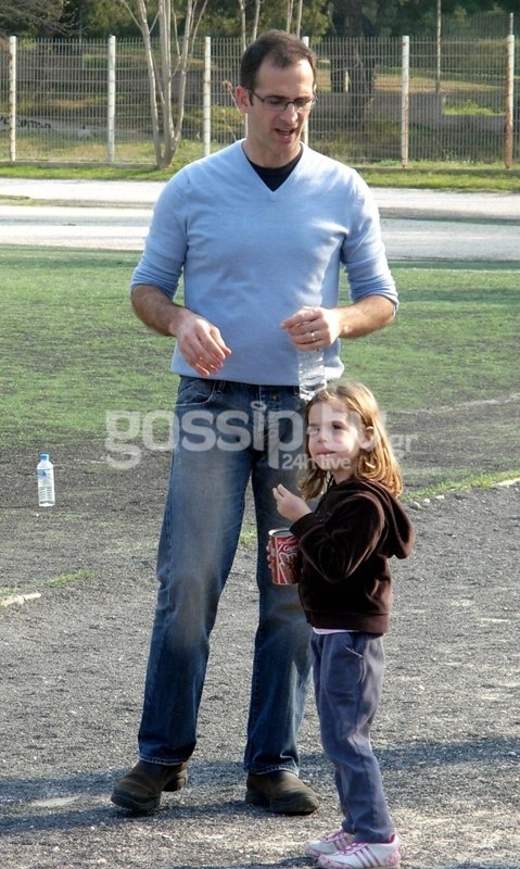 Στοργικός μπαμπάς ο Κώστας Κρομμύδας (φωτό)