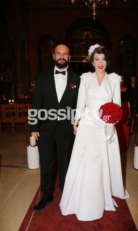 Γρηγόρης Μπάκας: Άφησε τα μικρόφωνα και ντύθηκε γαμπρός (φωτό) 