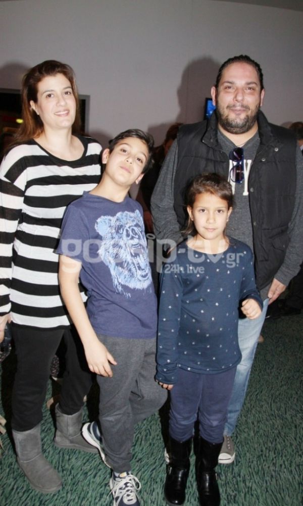 Πήραν τα παιδιά τους και πήγαν στην πρεμιέρα!
