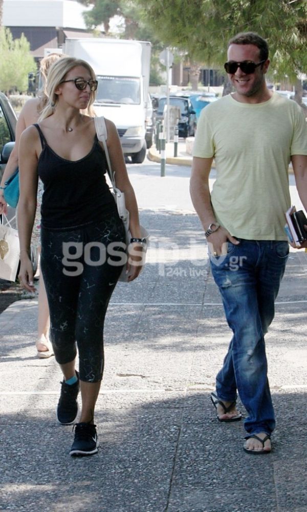 Με αθλητικό look η Σπυροπούλου στην Γλυφάδα