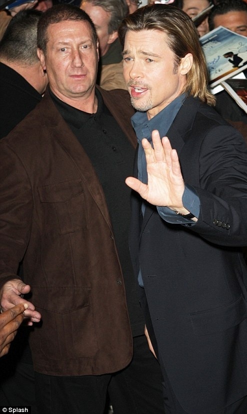 Πώς ξυπνάει τα παιδιά του ο Brad Pitt;