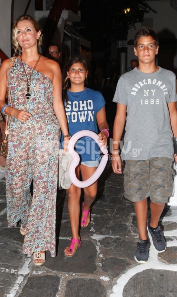 Έμυ Λιβανίου: Με τα παιδιά της στην Μύκονο!