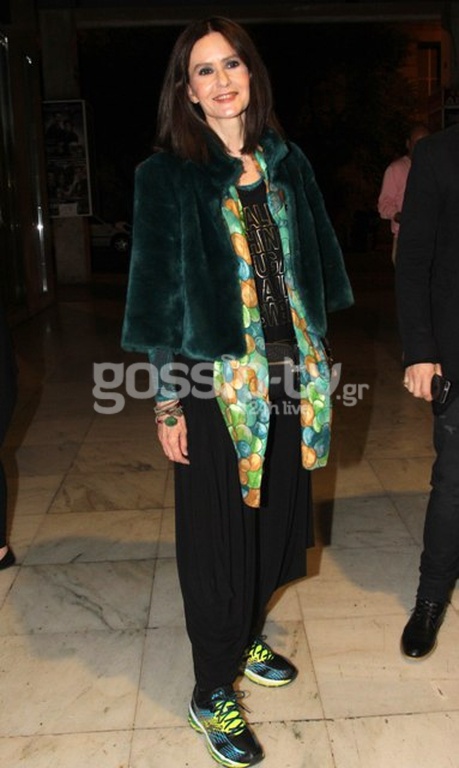 Λαμπερή θεατρική πρεμιέρα με επώνυμες παρουσίες