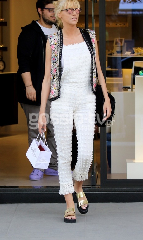 Πώς θα έφευγε για διακοπές χωρίς καινούργια γυαλιά; 