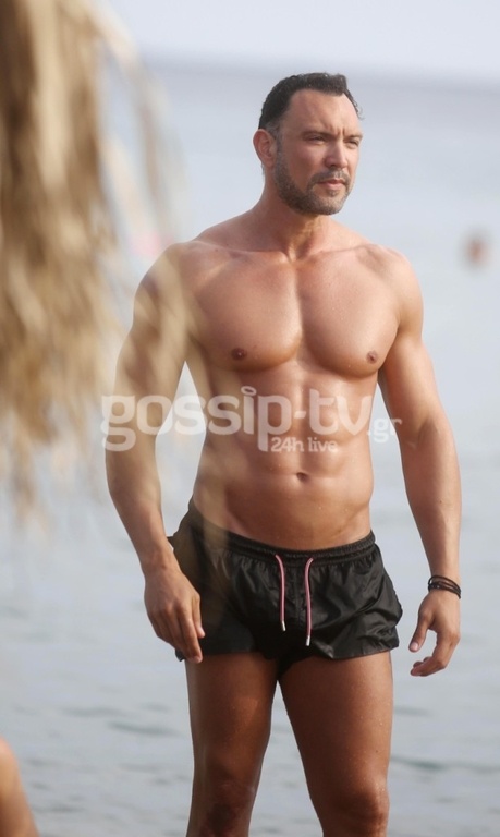 Απλώνεις τους κοιλιακούς σου να παίξουμε τάβλι;