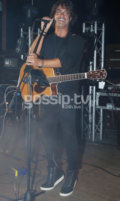 Full moon party με τον Διονύση Σχοινά